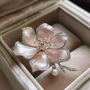 ブローチ レディース 女性用 上品 エレガント 山茱萸 花 フラワーモチーフ グラデーション エナメル 七宝 高級感 銅製 電気メッキ加工 結婚式 入学式 卒業...