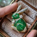 ブローチ レディース 女性用 高級感 かわいい うさぎ ラビット 動物モチーフ エメラルドグリーン 翡翠色 アニマルデザイン 銅製 電気メッキ加工 ギフト プレ...