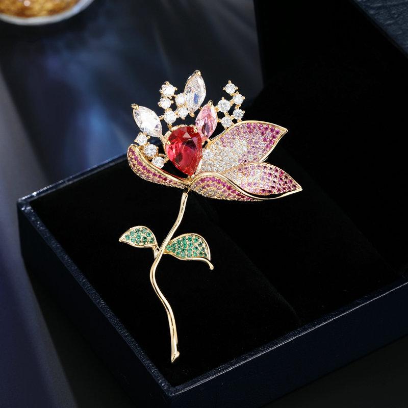 ブローチ レディース ジルコニア パヴェ 蓮の花 フラワー 高級感 エレガント 上品 チャイナドレス スーツ コート ジャケット フォーマル アクセサリー