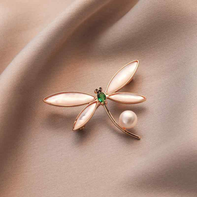 ブローチ レディース トンボ 天然淡水パール マザーオブパール 銅製 ラインストーン 上品 エレガント 日韓風 韓国ファッション スーツ ジャケット フォーマル ピンブローチ 服飾小物