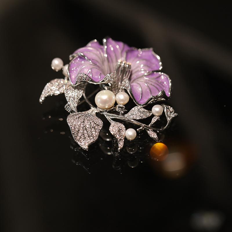 ブローチ 男女兼用 高級感 ロマンティック パープル 夕顔の花 銅製 滴油加工 オリジナルデザイン 植物..