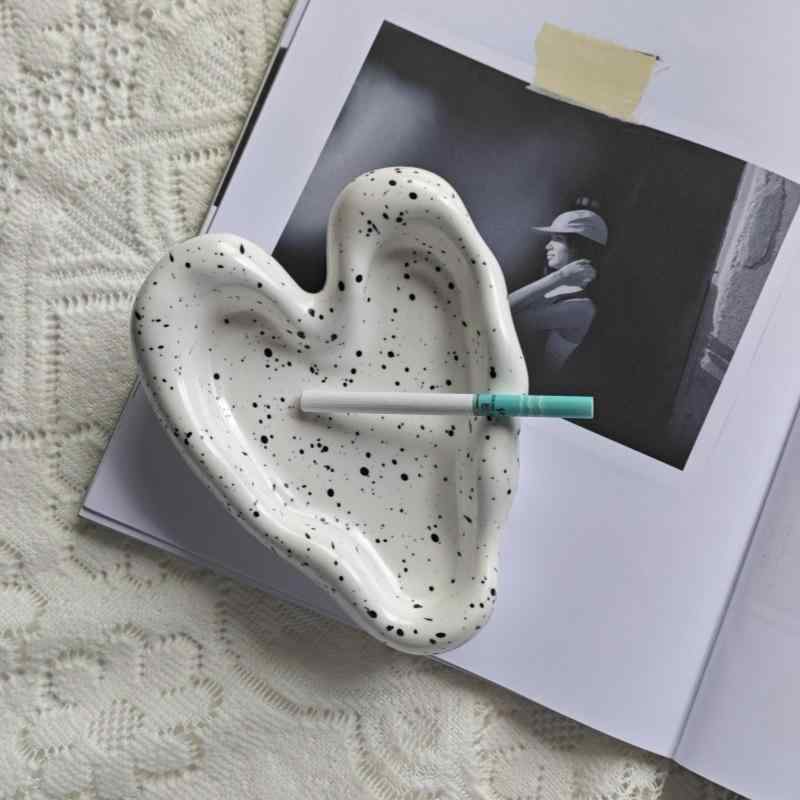 トレイ ハート型 陶器製 灰皿 小物入れ 玄関収納 鍵置き アクセサリー収納 インスタ風 北欧風 韓国風 インテリア 置物 マーブル柄 墨絵風 高級感(x2)