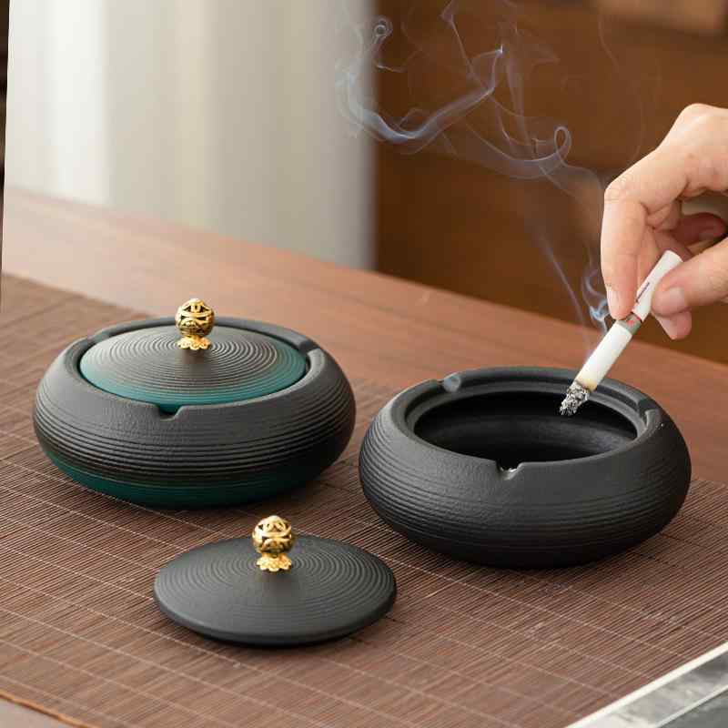 灰皿 陶器製 セラミック 蓋付き 灰こぼれ防止 吸い殻入れ 高級感 上質 スタイリッシュ 和モダン ユニーク リビング 家庭用 オフィス デスク 卓上 インテリア雑貨