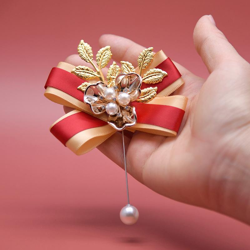 コサージュ ブローチ 結婚式 ウェディング 新郎新婦 披露宴 二次会 フォーマル サテン生地 布製 ゴールド ホワイト パール ビーズ 花モチーフ おしゃれ 華...