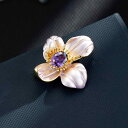 ブローチ レディース 紫 パープル 花 フラワーモチーフ エナメル加工 クリスタル 銅製 上品 繊細 かわいい スウィート 高級感 おしゃれ ファッション 多用...
