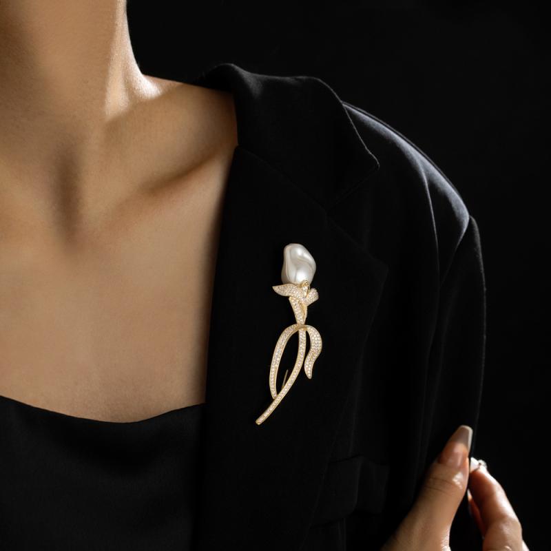 ブローチ コサージュ レディース 女性用 エレガント バロックパール パール チューリップ フラワー レトロ クラシック 個性的デザイン 高級感 銅製 シルバー ゴールドカラー スーツ ジャケット コート用 通勤 ビジネス カジュアル 春夏 アクセサリー