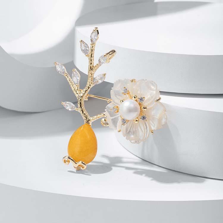 ブローチ レディース 女性用 花 フラワーモチーフ 天然貝殻 銅製 マイクロインレイ シンプル おしゃれ トレンド 個性的 エレガント 上品 スーツ コート フ...