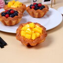 食品サンプル フルーツエッグタルト 本物そっくり リアル ディスプレイ ショーケース 飲食店向け 撮影小物 インテリア 飾り マンゴー ブルーベリー PVC製(...