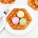 食品サンプル 香港風 エッグワッフル ソフトクリーム 硬め 弾力性 ディスプレイ 店舗装飾 撮影用 フェイクフード PU素材 パン色 キャラメル色(x2)