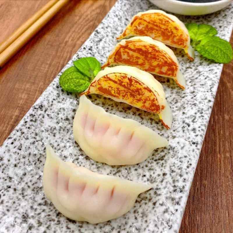 食品サンプル リアル フェイクフード 餃子 焼き餃子 水餃子 おままごと おもちゃ ディスプレイ 小物 飾..