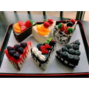 フェイクスイーツ 食品サンプル 三角カット フルーツ ホイップクリームケーキ いちご ブルーベリー ラズベリー 黄桃 さくらんぼ インテリア ディスプレイ 撮影...