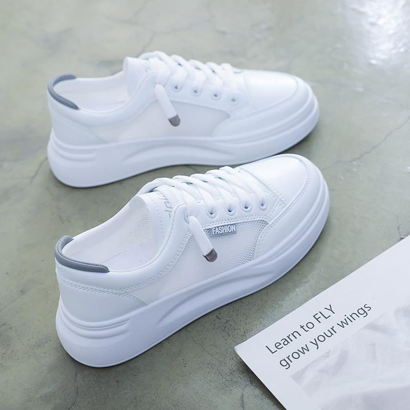 スニーカー レディース 白 ホワイト メッシュ ラウンドトゥ 厚底 ローカット 通気性 快適 滑りにくい 耐摩耗性 カジュアル 普段使い デイリーユース 通学 春夏 レースアップ