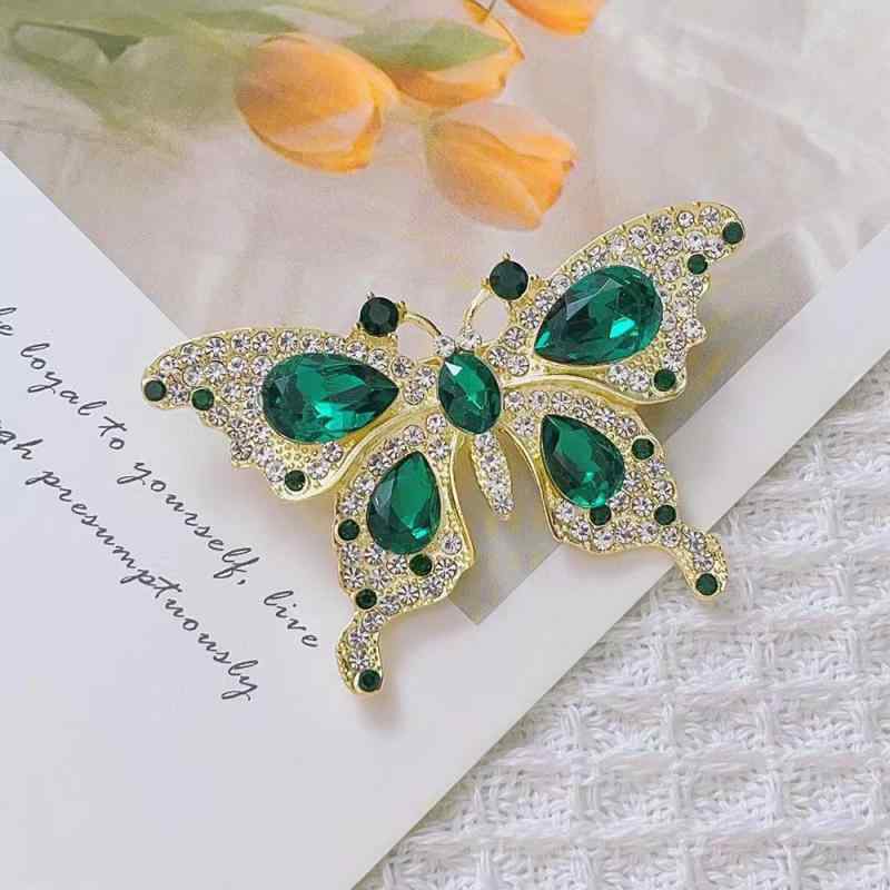 ブローチ レディース レトロ 上品 エメラルドグリーン クリスタル 蝶 バタフライ 合金 アニマルモチーフ 昆虫 露出防止 ショール留め ジャケット コート飾り...
