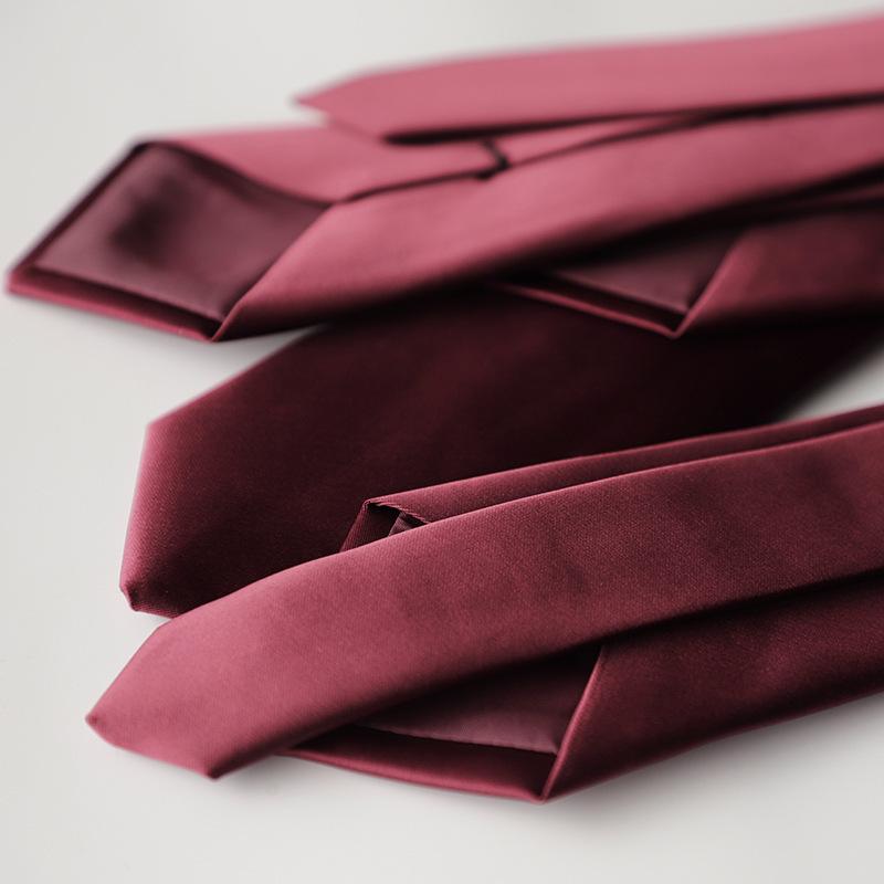 ネクタイ 男女兼用 慶事柄 レトロメタリックボルドー 手結びタイ パーティー 結婚式 披露宴 宴会 フォーマルシーン(x2)