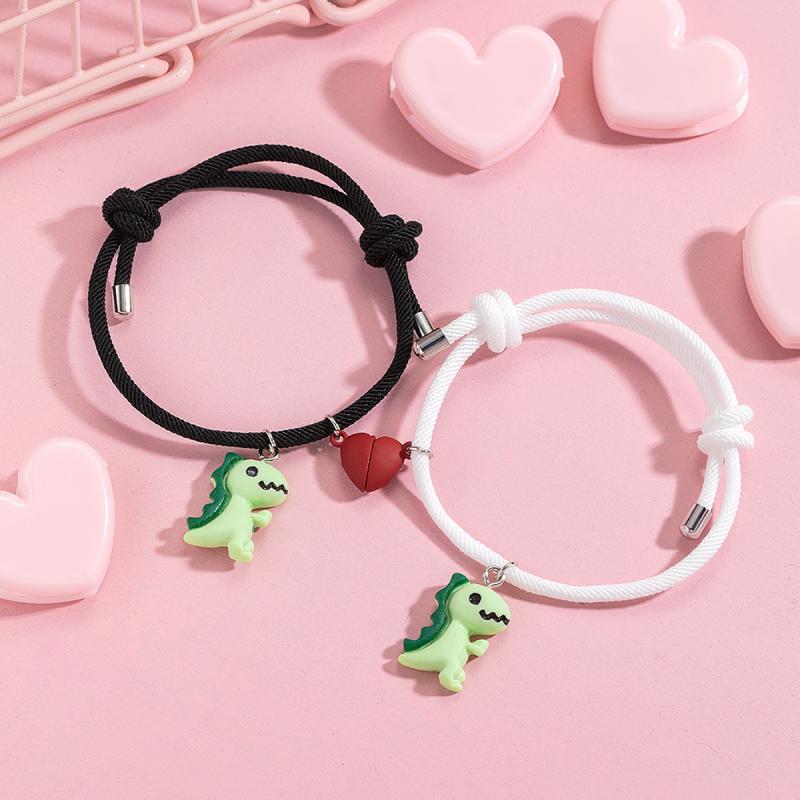 ブレスレット 男女兼用 カップル ペア 個性的 樹脂 恐竜モチーフ 牛柄デザイン マグネット ハートチャーム サイズ調整可能 電気メッキ加工 2点セット