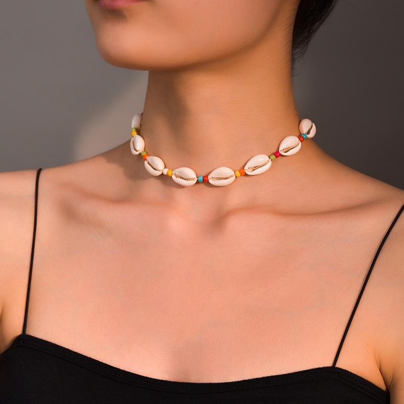 ネックレス レディース 女性用 ボヘミアン リゾートスタイル 天然貝殻 マルチカラー ビーズ 防水 ワックスコード 編み込み 調節可能 アジャスター付き 幾何学モチーフ カジュアル 普段使い 旅行 エスニック 春夏