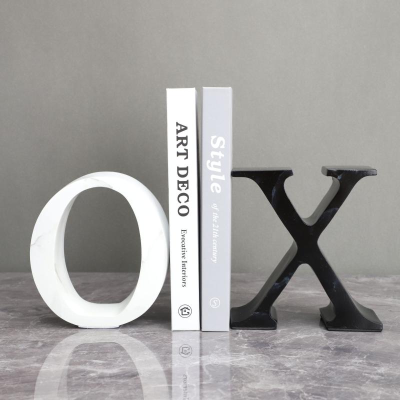 ブックエンド ヨーロピアン スタイル XO モノトーン ブラック ホワイト 高級感 エレガント 装飾品 オブ..