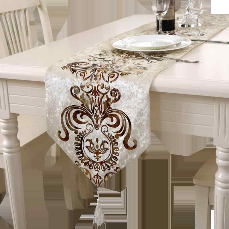 ・カテゴリ: テーブルランナー・スタイル: 欧風・素材: 布・カラー展開: ブルー, ブラック, オフホワイト, グレー, コーヒー, シェニールカラフル, シェニールブラック, カーキ花柄, ゼブラ柄ブラック, ゼブラ柄コーヒー, 白黒チェック, 白黒ドット, 豪華ブライトゴールド-グリーン, 豪華ブライトゴールド-ネイビー, 豪華ブライトゴールド-レッド, 豪華ブライトゴールド-グレー, 豪華ブライトゴールド-ベージュ, 豪華ブライトゴールド-ブラックゴールドA, ダークブルー・サイズ展開: 33x160cm, 33x180cm, 33x210cm, 33x250cm