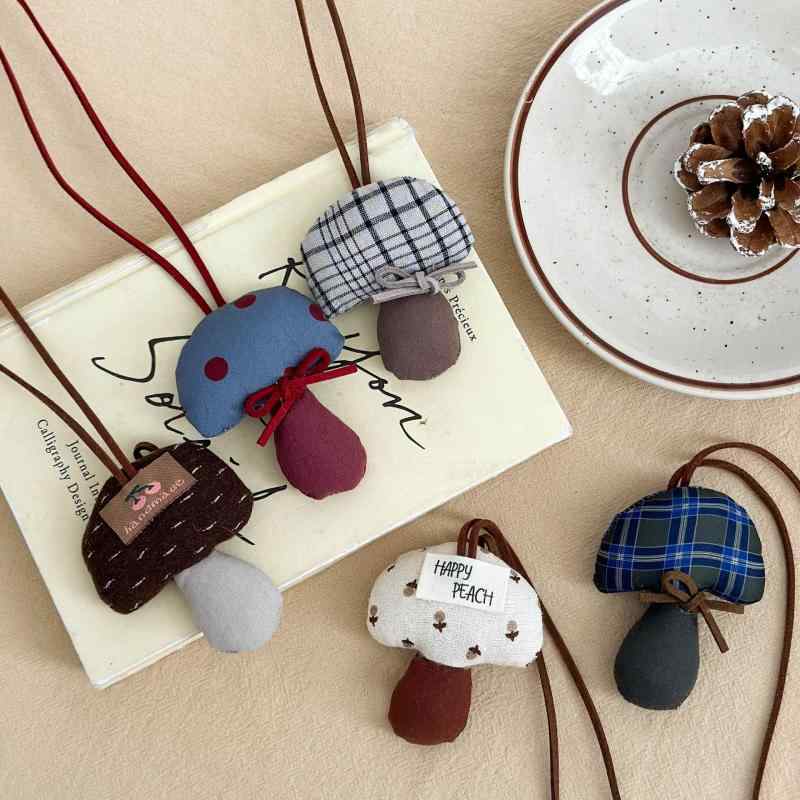 ネックレス キッズ 女の子 ベビー 秋冬 韓国風 布製 樹脂 マッシュルームモチーフ ロング丈 ネックアク..