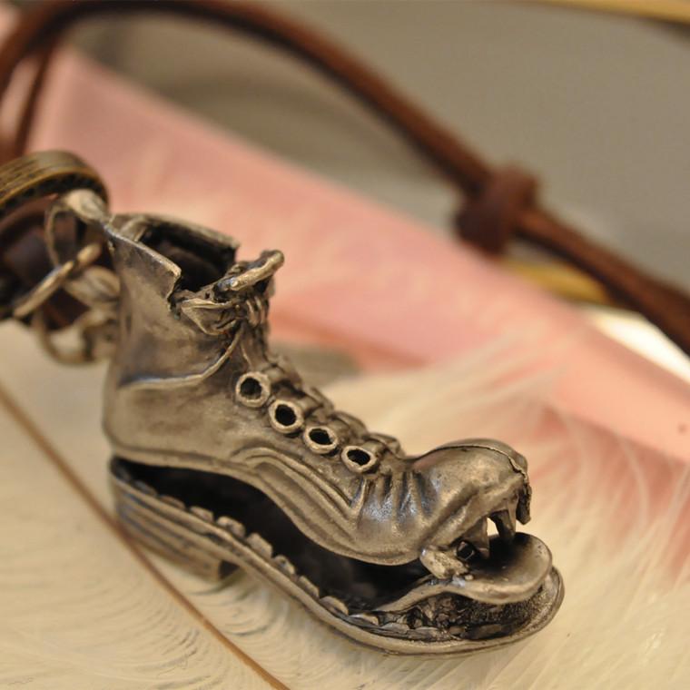 ペンダント レディース ロングネックレス 欧米風 レトロ シューズモチーフ レザー 合金 ハンドメイド ..