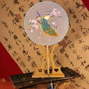 うちわ 団扇 刺繍 花柄 古風 レトロ 中華風 絹 シルク製 木製 円形 舞踊用 ダンス 漢服 中国伝統衣装 チャイナドレス 和装小物 普段使い 観賞用 インテリア 軽量 優雅 春夏