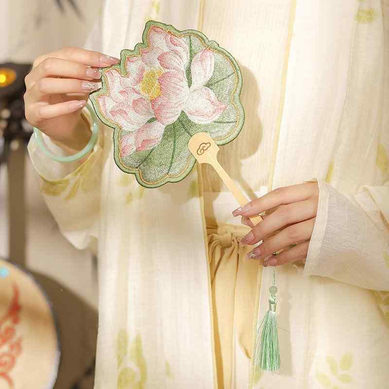 うちわ 団扇 蓮の花 刺繡 チャイナ風 ハンドメイド 変形 漢服アクセサリー 古風 ミニ 携帯用 浴衣 着物..