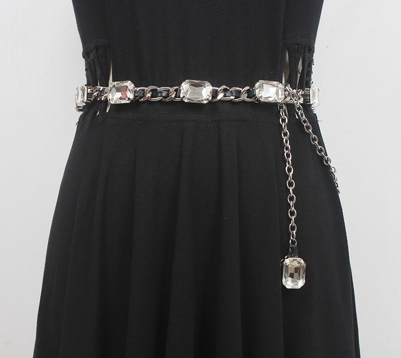 ベルト ウエストチェーン レディース 高級感 パール ラインストーン メタル素材 細身 アクセサリー スカート デニム ジーンズ ワンピース フォーマル カジュアル きれいめ シルバー ブラック