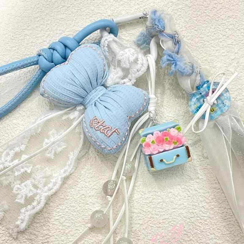 バッグチャーム キーホルダー ブルー リボン ストラップ アクセサリー 高級感 個性的 普段使い プラス..