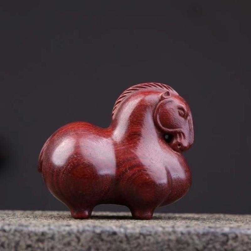 置物 新中華風 唐馬 小葉紫檀 木彫り 精巧彫刻 デスク飾り 卓上飾り インテリア オブジェ 美術品 縁起物 リビング 書斎 玄関飾り