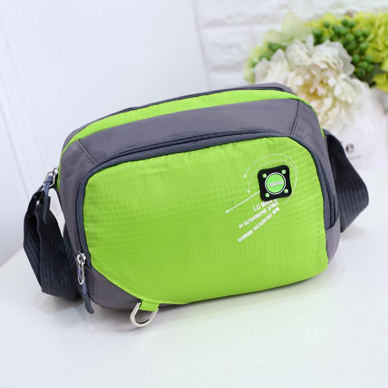 ショルダーバッグ レディース ミセス 斜めがけ 肩掛け ナイロン シンプル おしゃれ 縦型 スクエア ミニ コンパクト アウトドア 旅行 多収納 ファスナー開閉