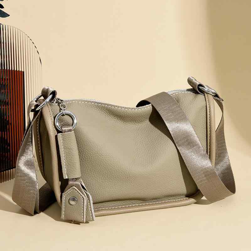 バッグ レディース 本革 ライチ型押し ソフト スクエア型 ミディアムサイズ 大容量 ショルダー 斜めが..