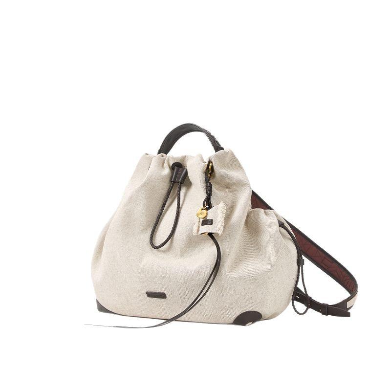 ・カラー展開: 白茶色, 藍染色・サイズ展開: 中, 大・スタイル: エレガント・素材: PU・デザイン: ステッチ・裏地素材: ナイロン・開閉方式: 巾着式バックル・内部構造: ファスナーポケット, 仕切り付き・硬さ: ソフト・外袋: 立体ポケット・適用シーン: デイリーユース・機能: 軽量