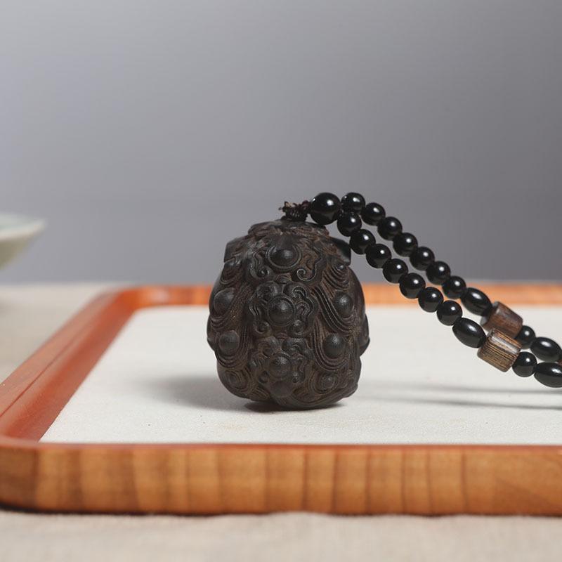 彫刻 ダラガン沈香 招財 貔貅 無垢材 木製 掌中飾り 4.5cm 金運 財運 開運 卓上置物 デスクオブジェ 美術品 コレクション アイテム