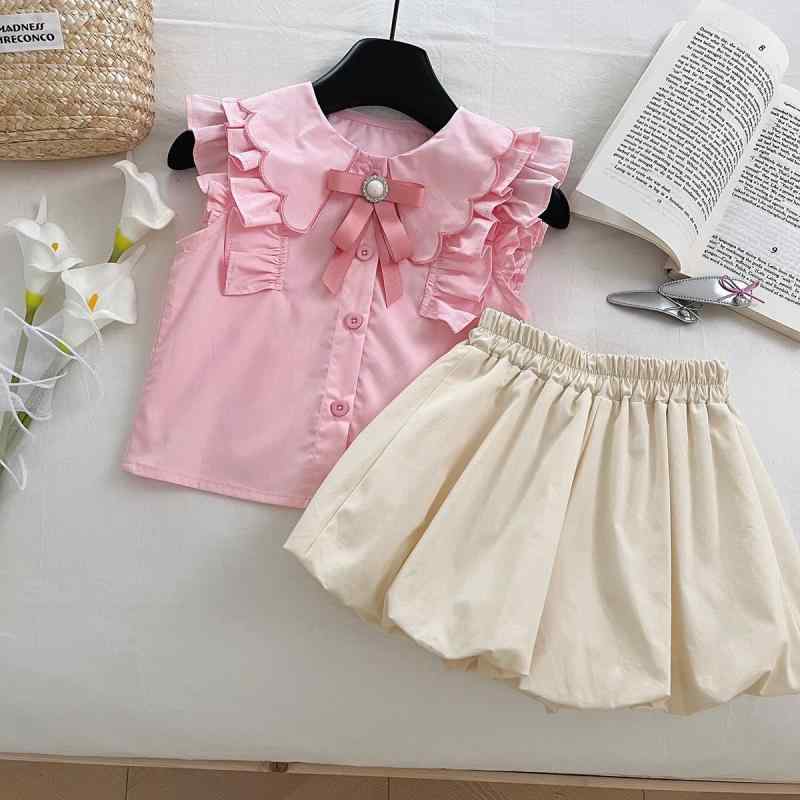 ・カテゴリ: キッズセットアップ・性別: 女性・スタイル: プリンセス・セットタイプ: パンツセット・セット点数: 2点セット・セット内容: 服・対象年齢: 中小児（3〜8歳向け）・袖丈: ノースリーブ・パンツ丈: ショートパンツ・生地加工: 柔軟加工・厚さ: 薄手・柄: 無地・デザイン要素: セットアップ、可愛い、レース、リボン、プリンセス、トレンド・主な素材: 綿80%・留め具: シングルボタン・対応身長: 90cm、100cm、110cm、120cm、130cm、140cm、150cm