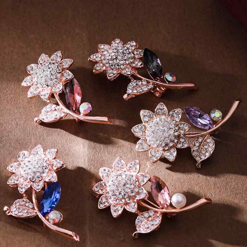 ブローチ レディース 高級感 個性的 上質 スカーフクリップ 合金 パール ラインストーン 花モチーフ 手..