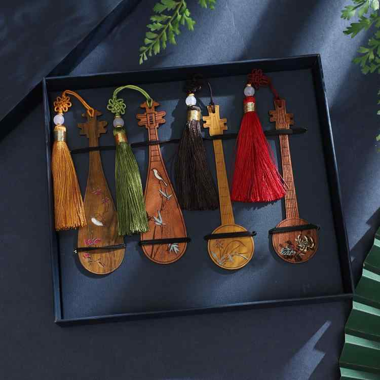 ブックマーク 中国風 古風 琵琶 阮咸モチーフ 木製 銘木 タッセル しおり 高級感 精巧 おしゃれ 読書 記念品 ギフトセット 先生 プレゼント 贈答品 伝統...