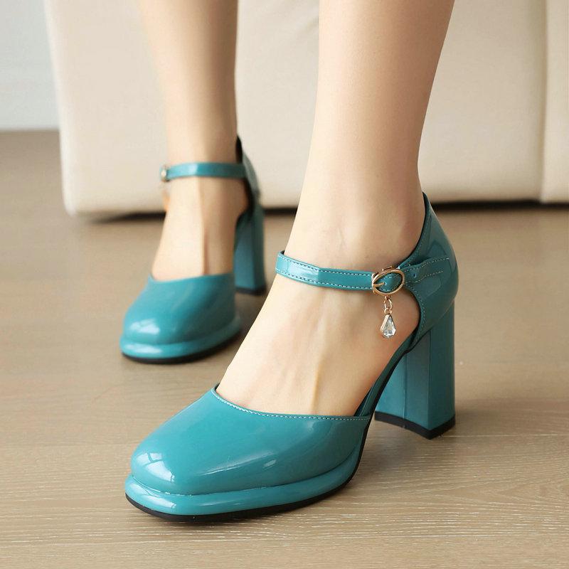 サンダル レディース 大きいサイズ プラスサイズ マリージェーン セパレート クローズトゥ 太ヒール ハイヒール ワンストラップ バックル エナメル 合成皮革 ラウンドトゥ カジュアル 普段使い 春夏