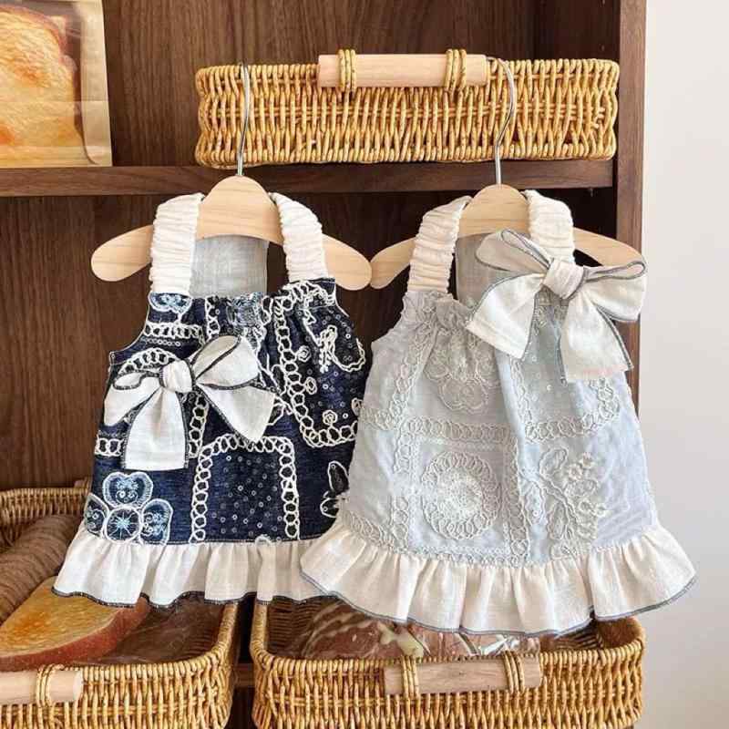 犬猫用 プリンセスドレス 小型犬 ヨークシャーテリア ビションフリーゼ 春夏 薄手 通気性抜群 涼しい 軽やか ポリエステル製 蝶柄 フリル 青花柄 韓国風 ライトブルー 青系 お散歩 お出かけ かわいい おしゃれ