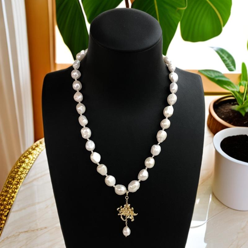 ・素材: パール・加工方法: 手作業・チェーンスタイル: パールチェーン・ペンダント素材: 合金・周囲: 約41-50cm・カラー: ホワイト・スタイル: ファッションOL・パールの直径: 約8-9mm・重量: 約43g・カテゴリ: ネック...