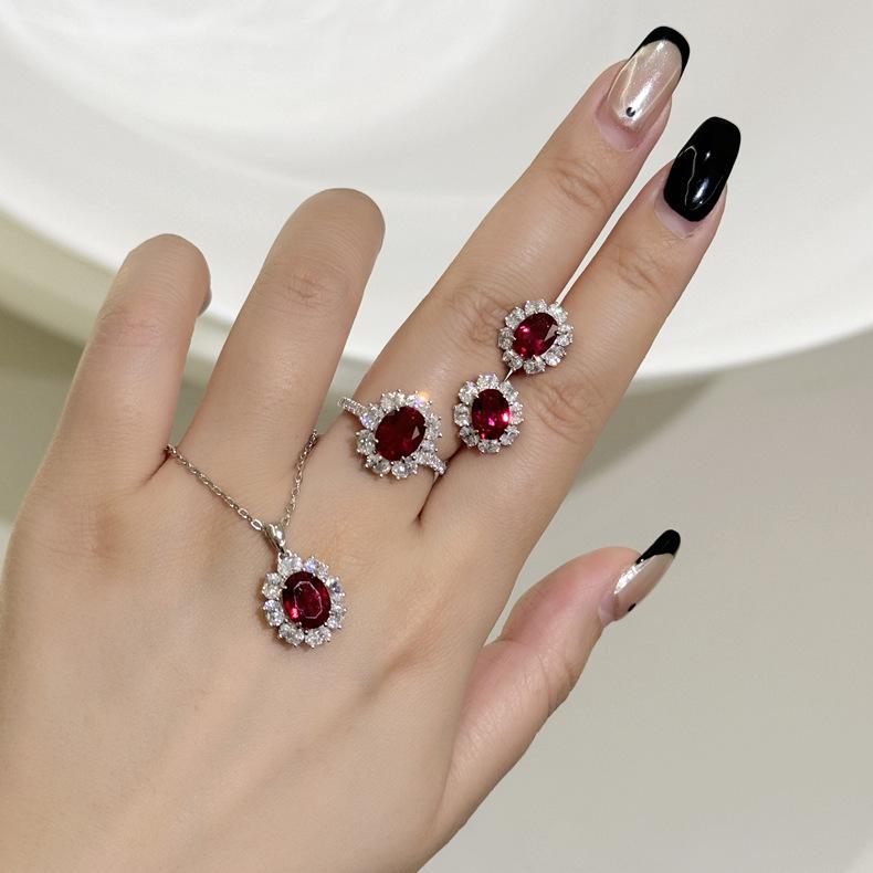 ジュエリー レディース 個性的な ライトラグジュアリー ルビー 蛍光変色 フラワーモチーフ ペンダント..