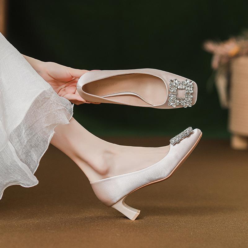 パンプス レディース スクエアトゥ 浅履き 太ヒール ミドルヒール ラインストーン アプリコット フレンチ 上品 エレガント デイリー 結婚式 二次会 パーティ...