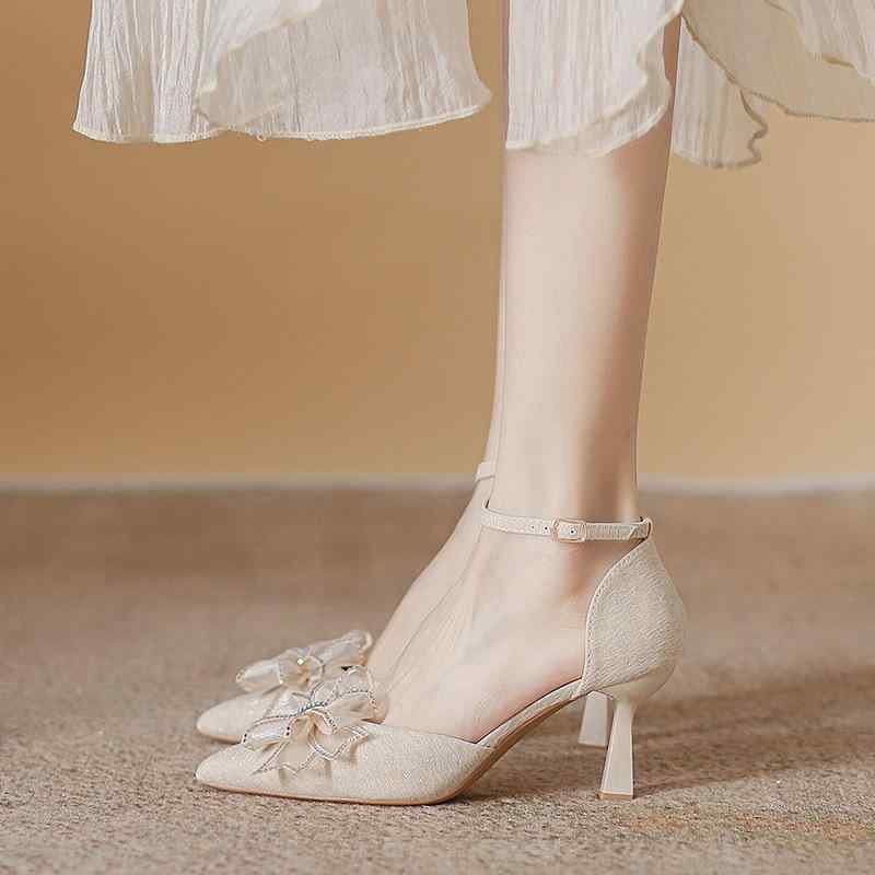 パンプス レディース ラインストーン リボン ポインテッドトゥ サイドオープン 細ヒール グリッター プリンセス エレガント ウェディングシューズ パーティー ...