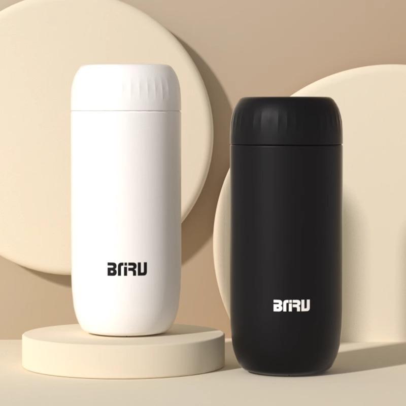 ・カテゴリ: 保温ボトル・タイプ: 直飲み・主な素材: 内びん 316ステンレス、本体 304ステンレス・保温効力: 6～12時間・スタイル: ライトラグジュアリー・機能: 家庭用、携帯性、真空断熱、落下防止・対象: ユニセックス・カラー展開: オナーブラック、シャイニーホワイト、ミリタリーグリーン、ミレニアルピンク、バーミリオンレッド・容量: 450ml