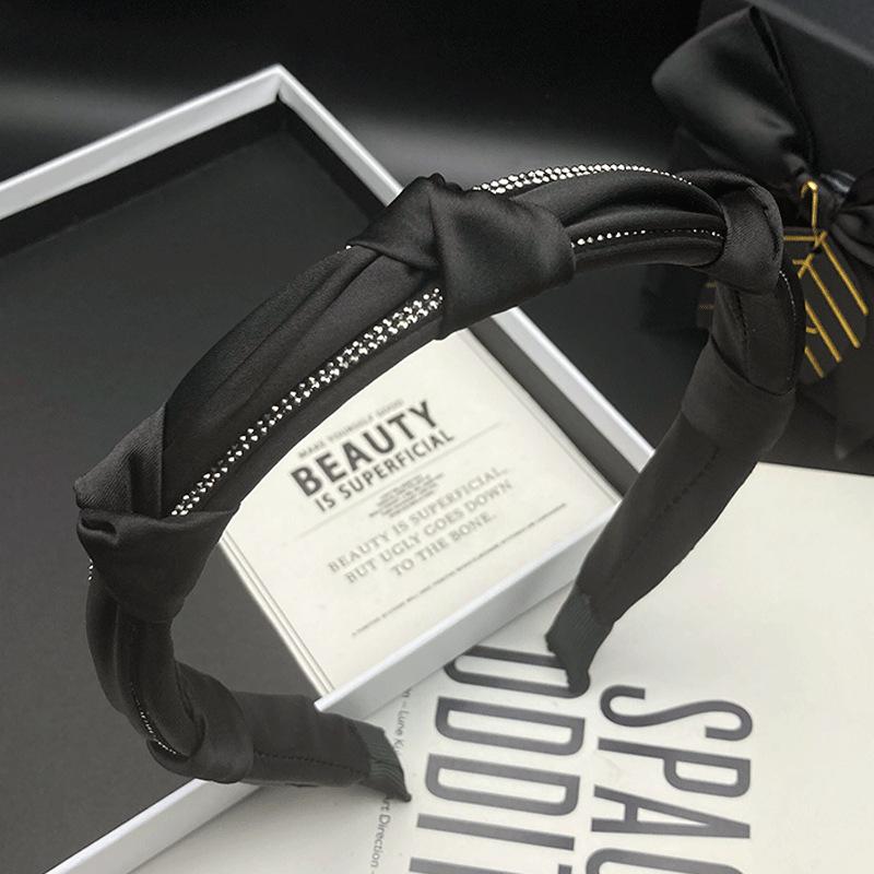 カチューシャ レディース 女性用 ダブルバンド 二連 ラインストーン 細め ナロー プリンセス風 小顔効果 エレガント 上品 おしゃれ ヘアバンド 髪飾り 布製 ブラック 春夏 普段使い オフィス カジュアル ヘッドバンド