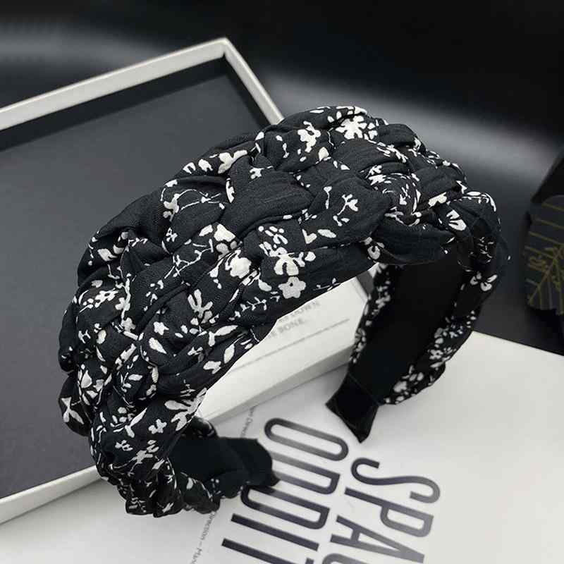 カチューシャ レディース ヘアバンド レトロ アンティーク おしゃれ 小花柄 幅広 ワイド 小顔効果 スタイルアップ 布製 ブラック 上品 洗練 ヘアアクセサリー お出かけ 普段使い オフィス ショッピング