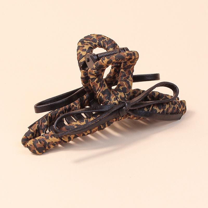 ヘアクリップ レディース マラードブラウン ヒョウ柄 リボン バンスクリップ 韓国風 レザー調 高級感 上品 大人可愛い まとめ髪 後頭部 シャーククリップ ヘ...
