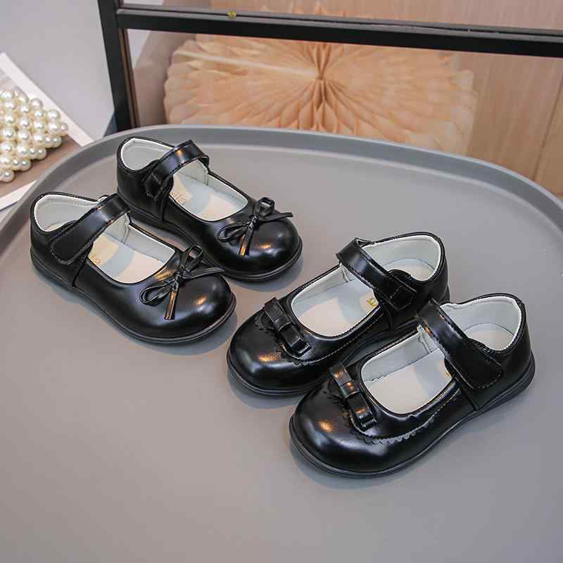 フォーマルシューズ 女の子 ガールズ キッズ 黒 ブラック 合成皮革 エナメル スクール風 シンプル リボン飾り ソフトソール 柔らかな履き心地 通学 学生靴 発表会 入学式 卒業式 セレモニー 冠婚葬祭 滑り止め クッション性