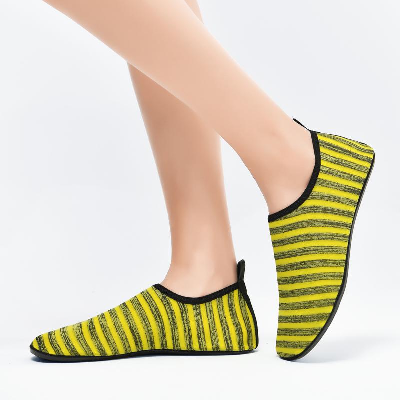 靴 ウォーターシューズ 男女兼用 大人用 ビーチ マリン アクア 渓流 ヨガ スイム タイプ ダイビング シュノーケリング 水陸両用 ソフトソール 素足感覚 軽量 通気性 速乾性 フィット感 メッシュ素材 屋内 屋外 カジュアル