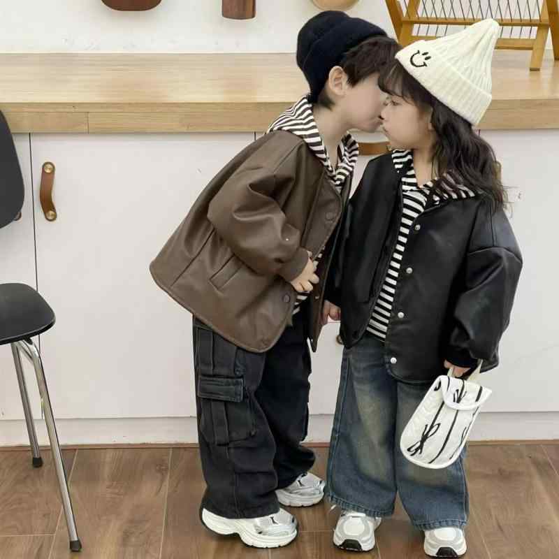 キッズ セットアップ 男の子 女の子 子供服 春夏 PUレザージャケット アウター ストライプ柄 フード付..