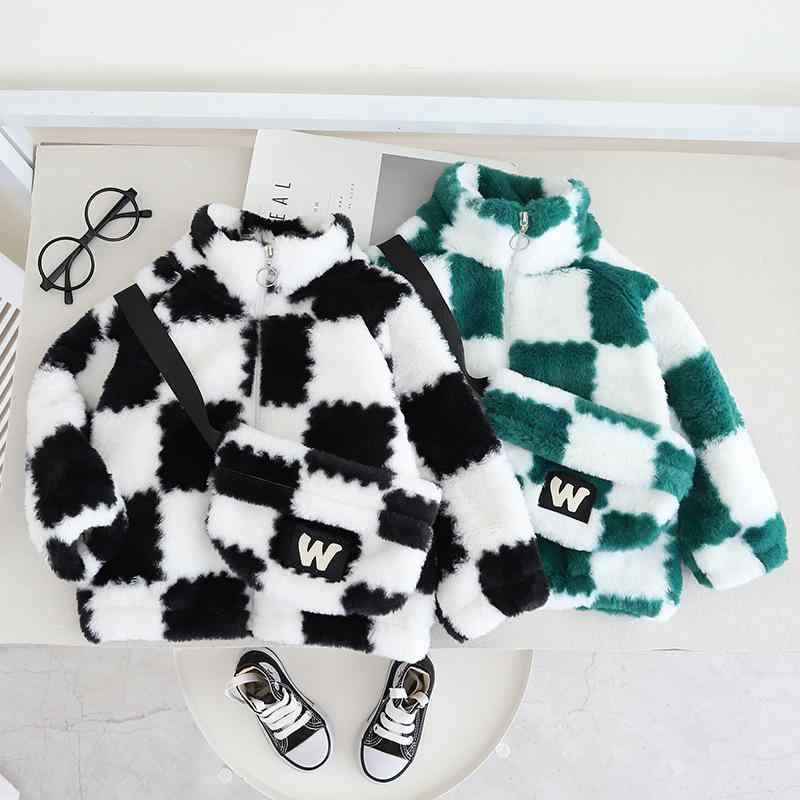 ・カテゴリ: キッズアウター・性別: ユニセックス・スタイル: カジュアル・厚さ: 厚手・ネックライン: スタンドカラー・袖丈: 長袖・着丈: ミドル丈・柄: チェック、アルファベット・デザイン特徴: かわいい、トレンド感・主な素材: サンゴフリース (ポリエステル95%)・裏地素材: ポリエステル95%・生地加工: 柔軟処理・開閉部: ジッパー・安全基準: A類・カラー展開: ブラック、グリーン・サイズ展開: 80cm、90cm、100cm、110cm、120cm